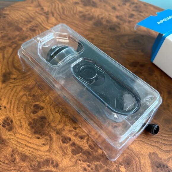 Apexel HD Smartphone Macro Lens 100mm Clip-On - Picture 4 of 6